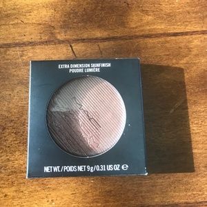 MAC Extra Dimension Skinfinish - Superb, Full Size